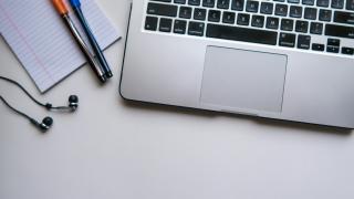 Resources and tips for teaching (with) R remotely